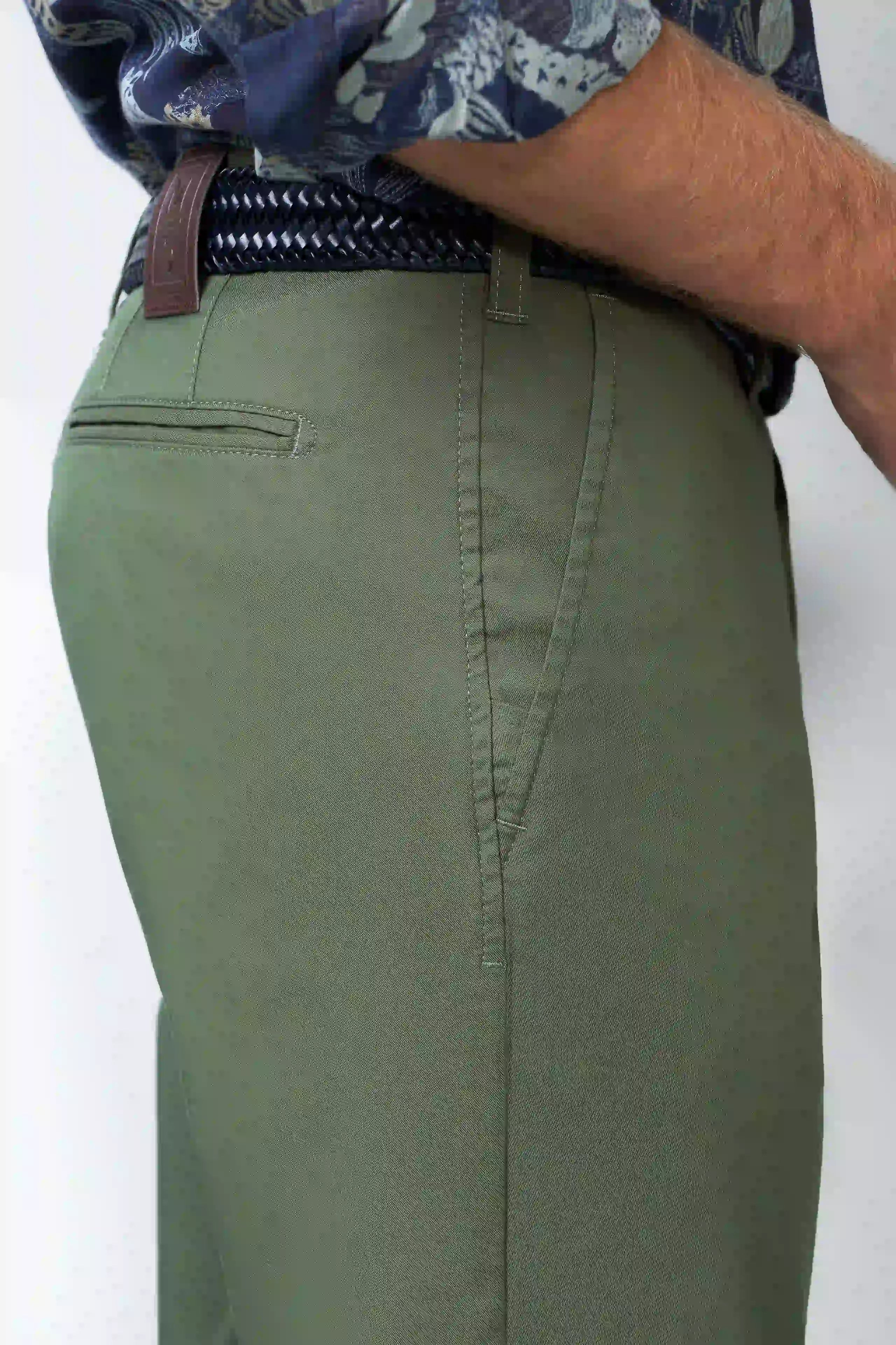 CHINO 1-6010 ULTRA-LIGHTWEIGHT, FUNCTIONAL CHINOS