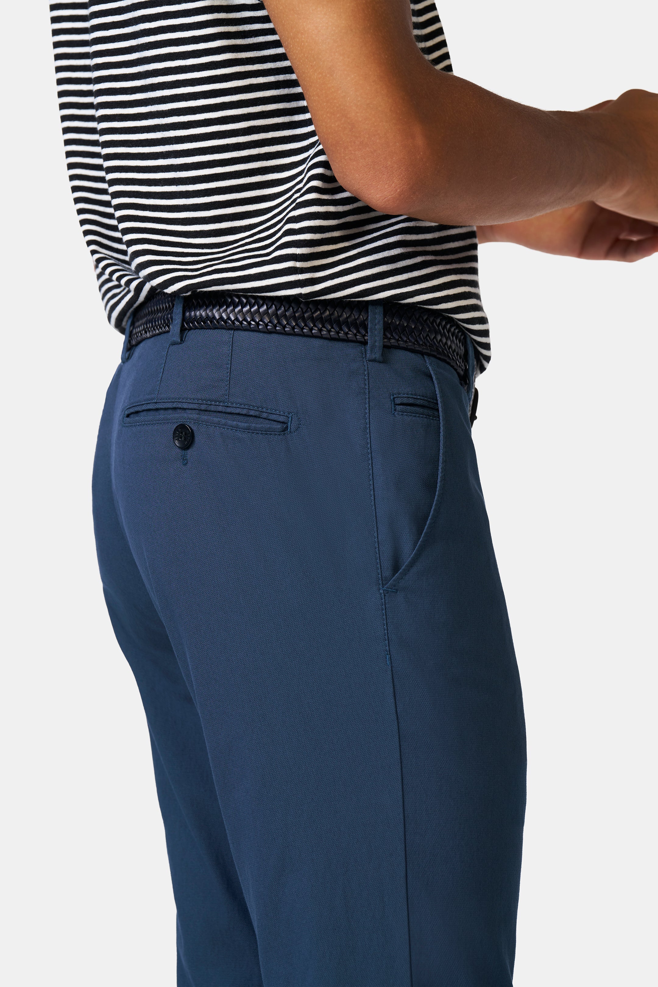 Bonn 1-8123 ACTIVE ∙ MICROFANCY